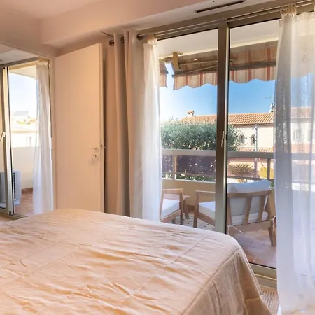 Apartment Lumineux, Confort, Wifi & Terrace & Parking