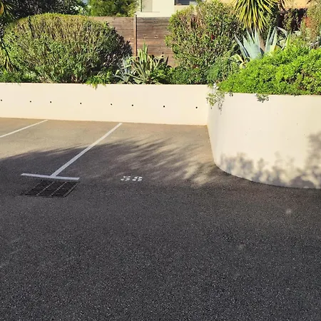 Apartment Lumineux, Confort, Wifi & Terrace & Parking
